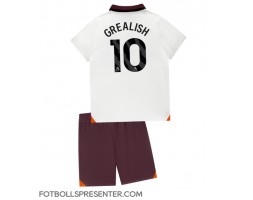 Manchester City Jack Grealish #10 Bortatröja Barn 2023-24 Kortärmad (+ korta byxor)